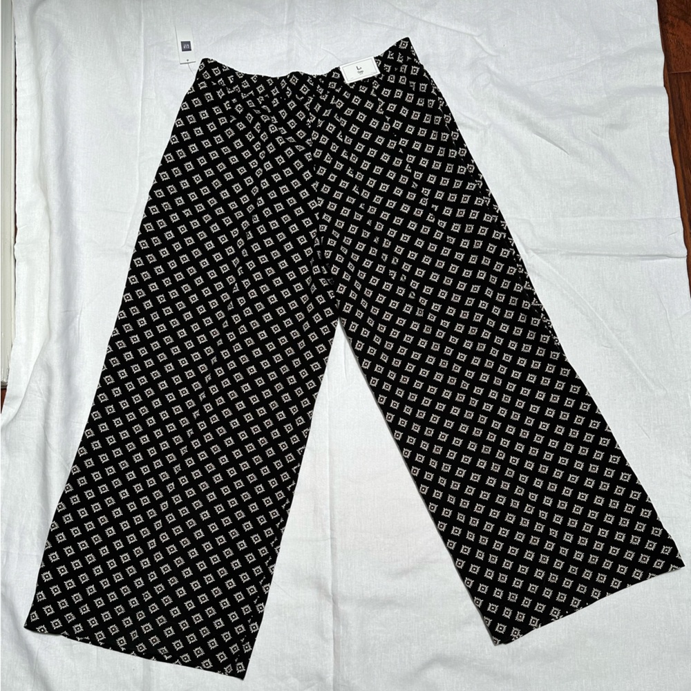 GAP Factory Black and White Patterned Pants - Picture 2 of 9